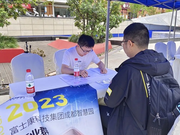 “線上+線下”促精準就業(yè),這幾場“百日千萬”招聘會有成效! 第1張 “線上+線下”促精準就業(yè),這幾場“百日千萬”招聘會有成效! 第1張