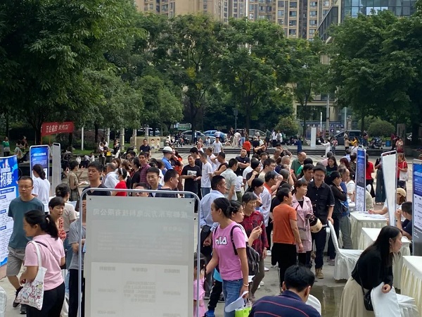 多措并舉促就業(yè),瑞方人力密集舉辦“百日萬企”系列招聘會 第1張 多措并舉促就業(yè),瑞方人力密集舉辦“百日萬企”系列招聘會 第1張