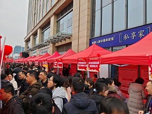 “百米小巷”人潮涌動！瑞方人力助力2025年武侯區(qū)春風(fēng)行動專場招聘會“開門紅” 第3張